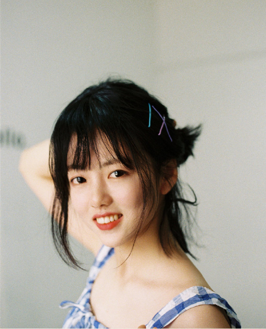 格子裙清纯美女纯白图片 9