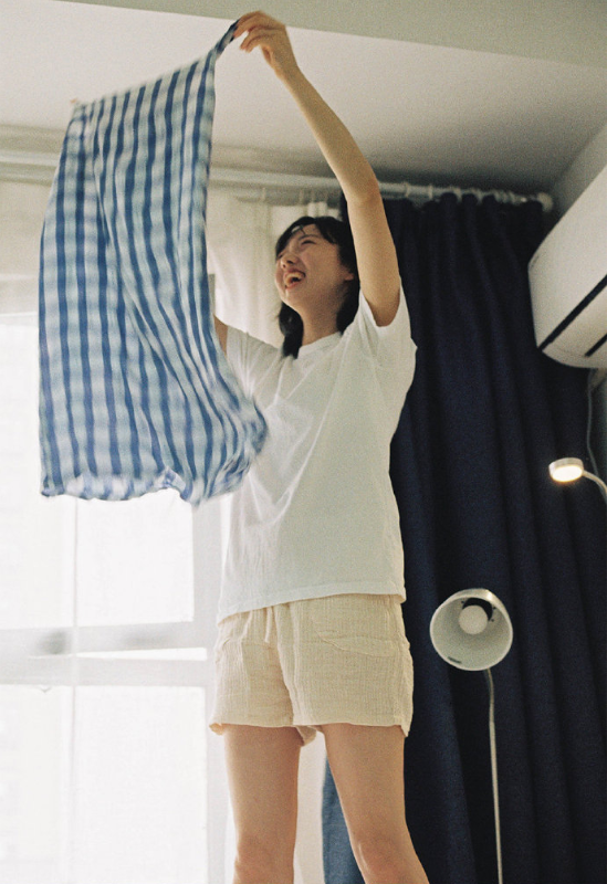 格子裙清纯美女纯白图片 12