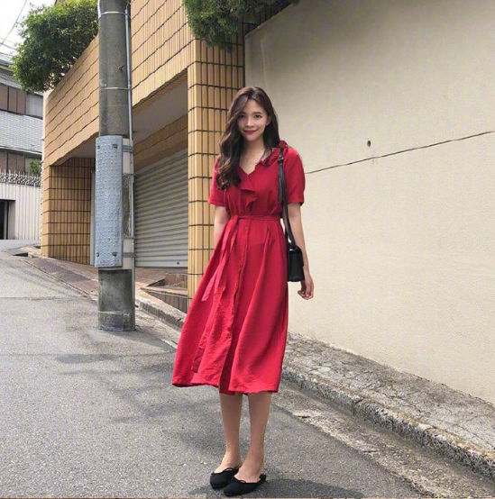 知性美女图片夏日出游轻熟搭