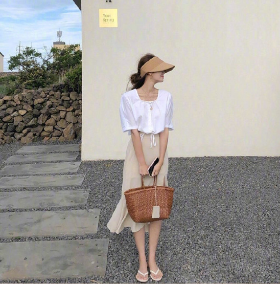知性美女图片夏日出游轻熟搭 11