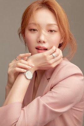 韩国美女李圣经《VOGUE》KOREA7月刊大片图片 3