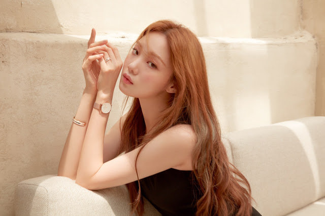 韩国美女李圣经《VOGUE》KOREA7月刊大片图片 4