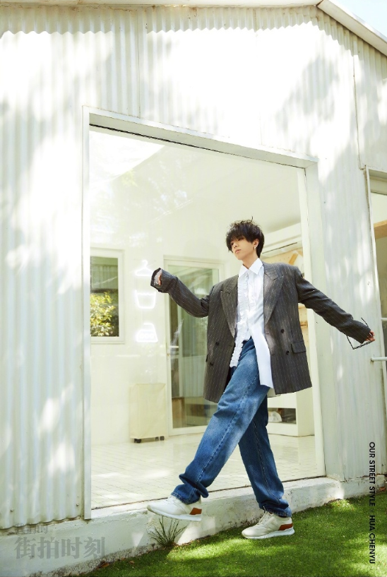 内地男明星动漫男生华晨宇条纹衫毛衣写真图片 11