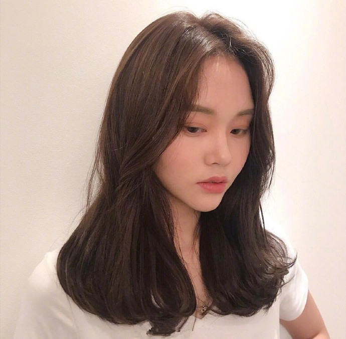 气质美女图片 韩系温柔感卷发发型图片 6