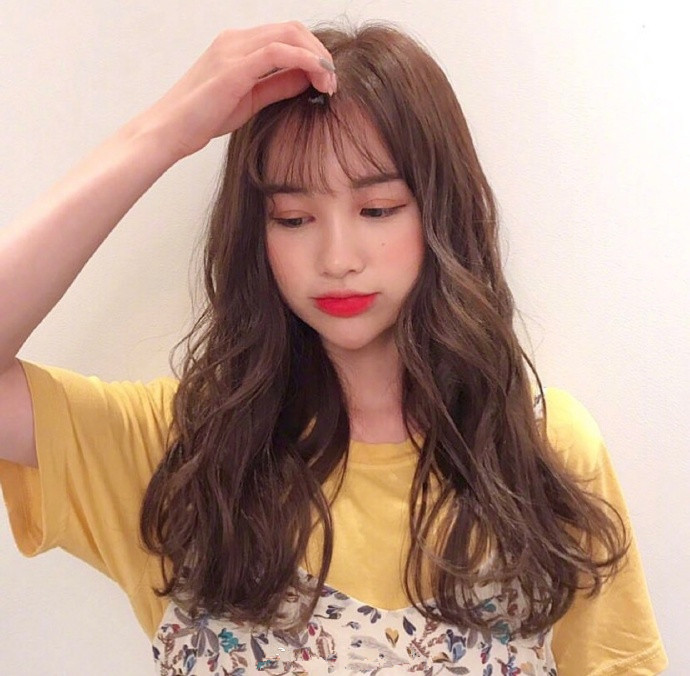 气质美女图片 韩系温柔感卷发发型图片 7