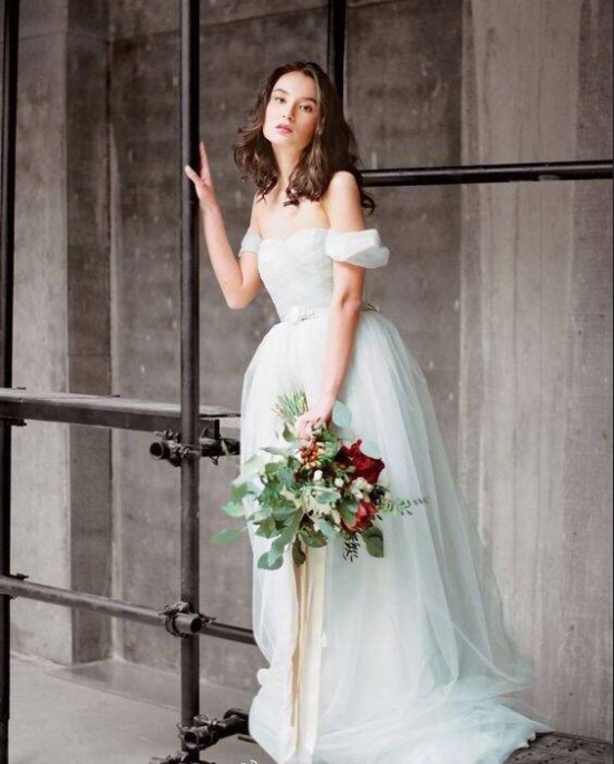 淡蓝色的婚纱图片 好看的美女婚纱照图片 5