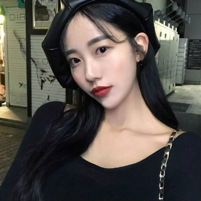 单纯可爱的清纯美女自拍照图片