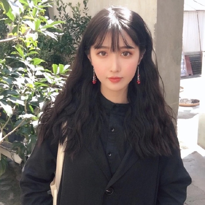 单纯可爱的清纯美女自拍照图片
