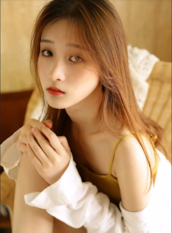 棕色发丝宅男女神图片 清纯美女图片 2