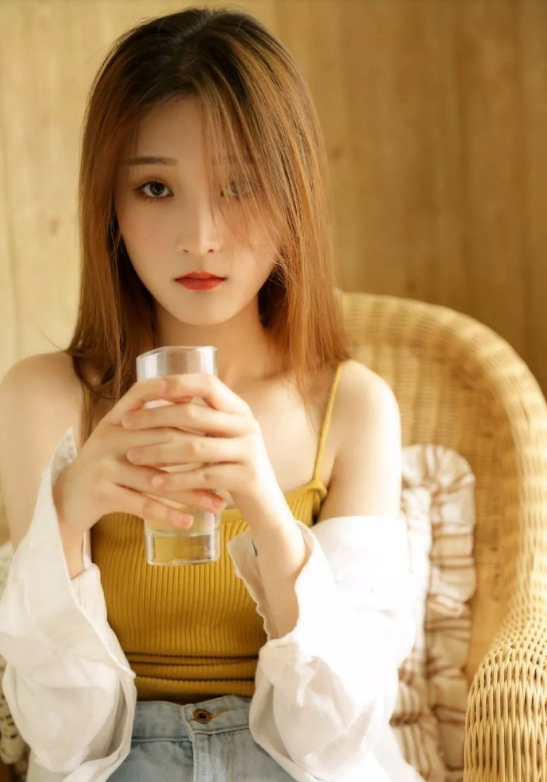 棕色发丝宅男女神图片 清纯美女图片 4