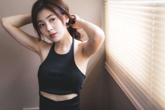 青春养眼的气质美女图片 7
