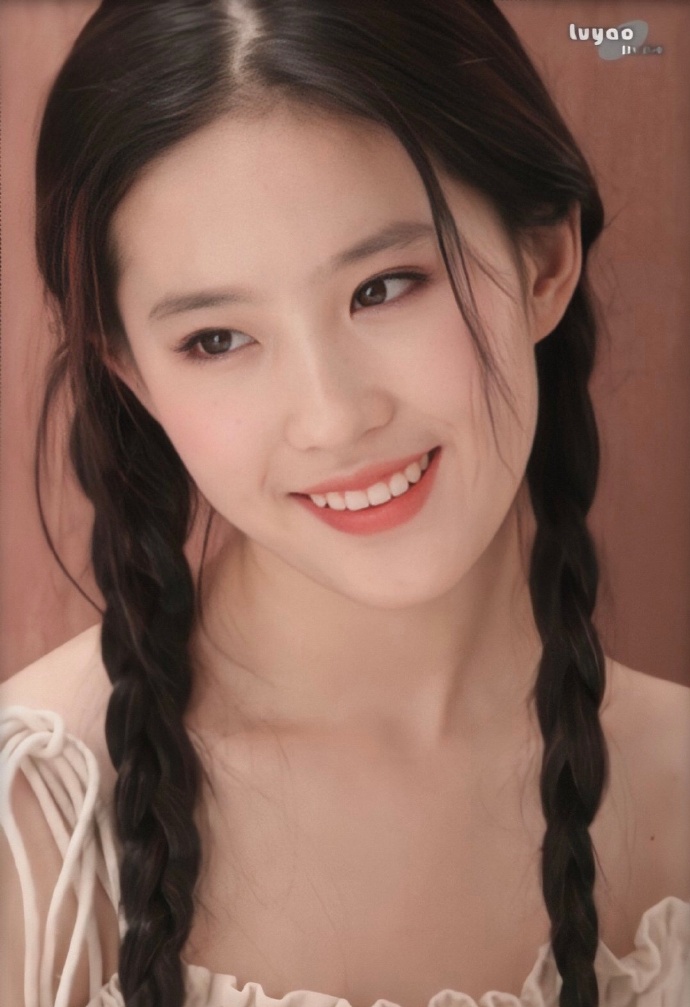 中国美女图片 神仙姐姐刘亦菲麻花辫图片 2