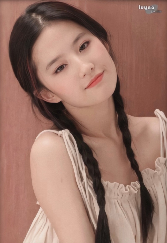 中国美女图片 神仙姐姐刘亦菲麻花辫图片 3