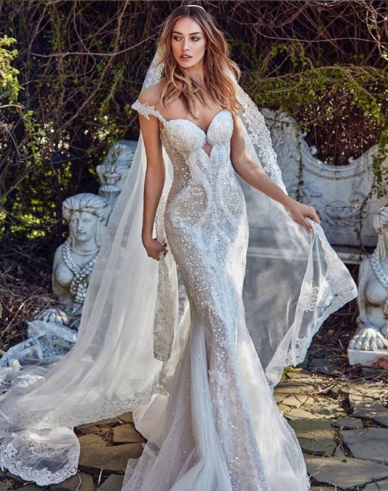 美不胜收的露背大拖尾婚纱图片 21