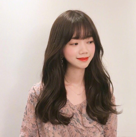 深色系韩式气质美女温柔发型图片 6