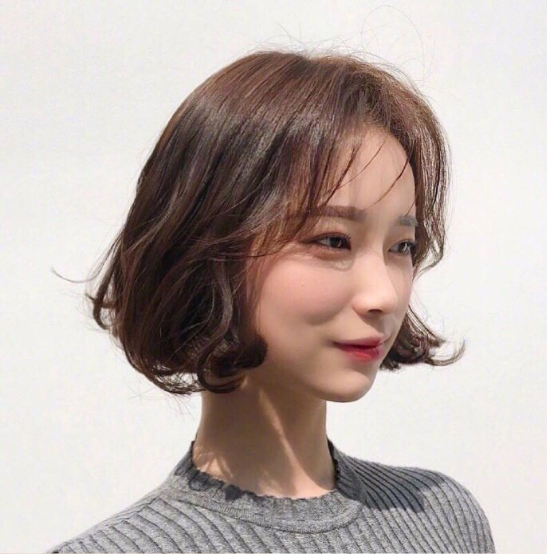 深色系韩式气质美女温柔发型图片 7