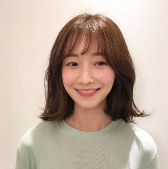 深色系韩式气质美女温柔发型图片 8
