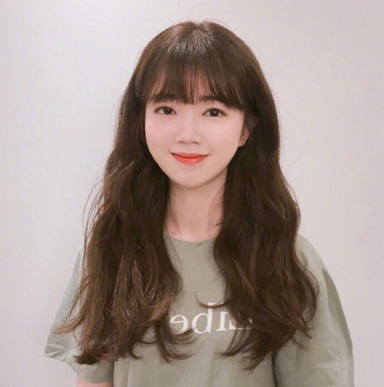 深色系韩式气质美女温柔发型图片 10