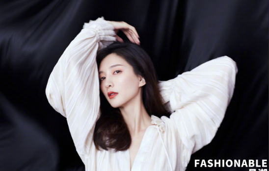 中国美女图片 天鹅颈美女明星江疏影出镜纯白系 4