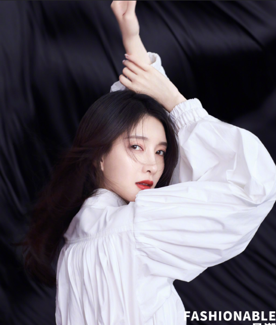 中国美女图片 天鹅颈美女明星江疏影出镜纯白系 6