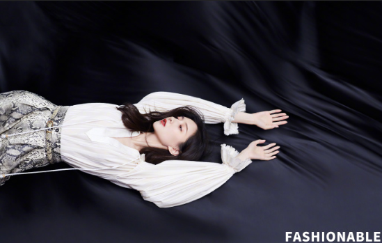 中国美女图片 天鹅颈美女明星江疏影出镜纯白系 9