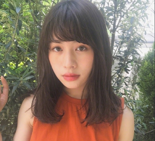 日系齐刘海中长发发型图片 日本美女图片