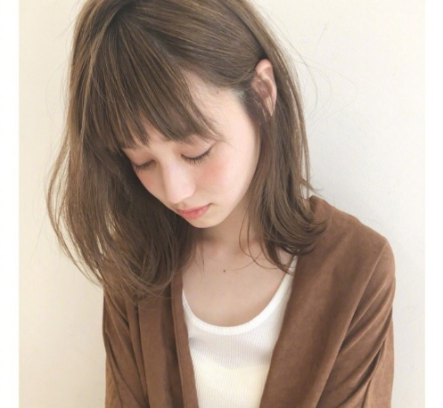 日系齐刘海中长发发型图片 日本美女图片 7