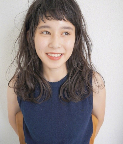 日系齐刘海中长发发型图片 日本美女图片 8
