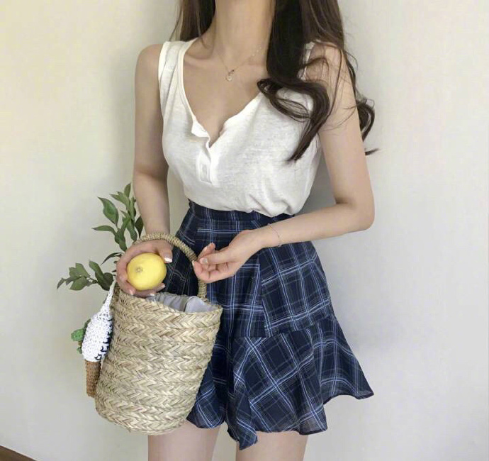 甜美美女小性感的夏日穿搭参考