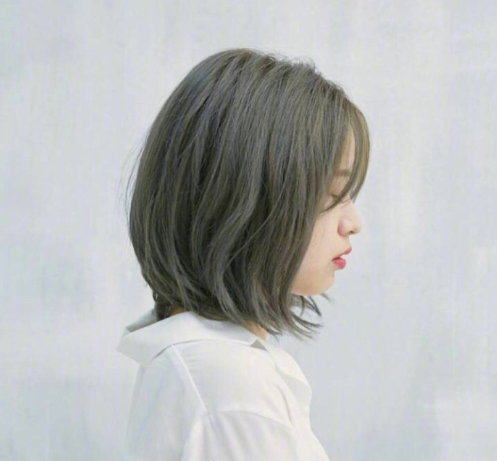 夏日美女显瘦短发发型图片 4