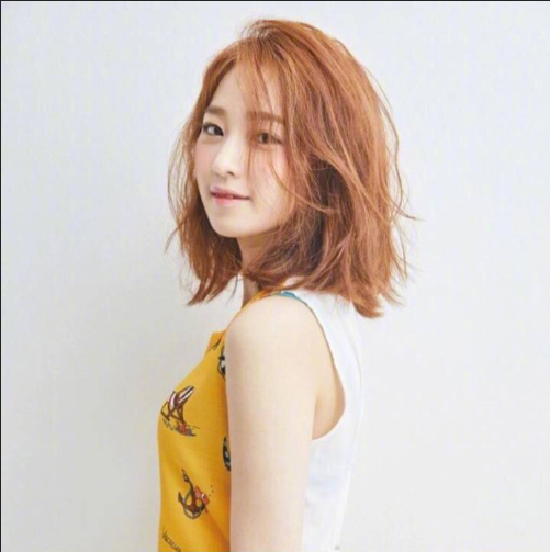 夏日美女显瘦短发发型图片 9