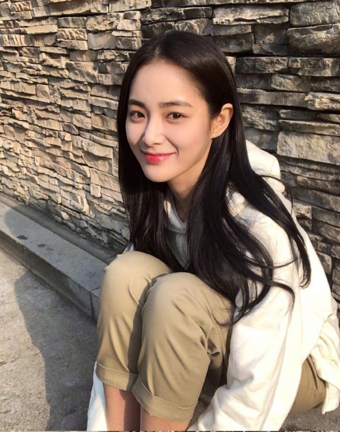 韩国美女图片 洪秀珠白色帽衫街拍图片 4