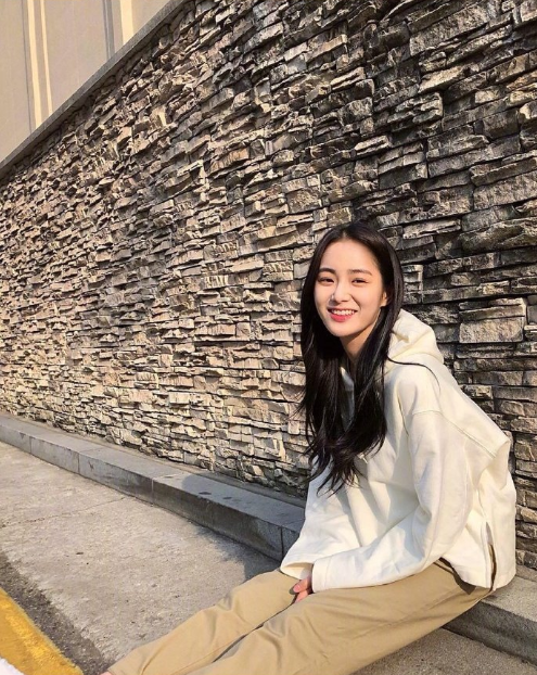 韩国美女图片 洪秀珠白色帽衫街拍图片 6