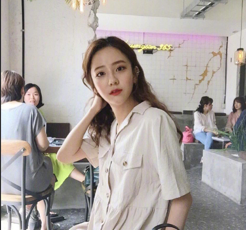 蛋卷头发型图片 笑容甜美的可爱美女图片 16