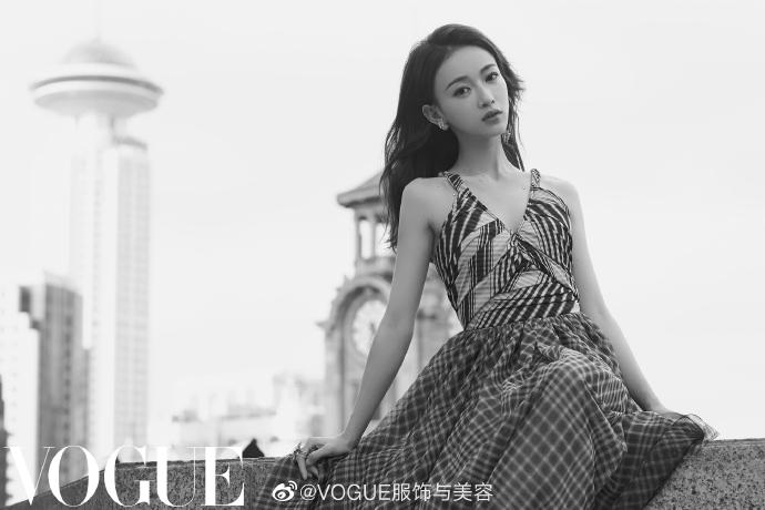 四川美女图片 女明星吴谨言吊带长裙图片 4