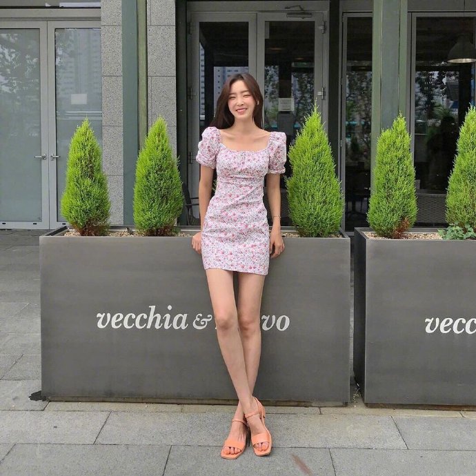 夏日美女图片 清凉少女碎花格子穿搭参考 8