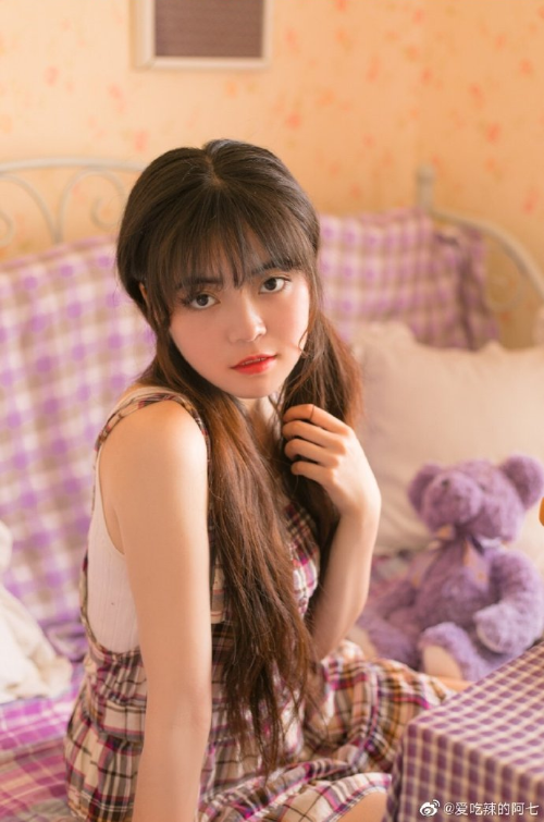 紫色格子裙浪漫美女图片 清纯美女图片 18