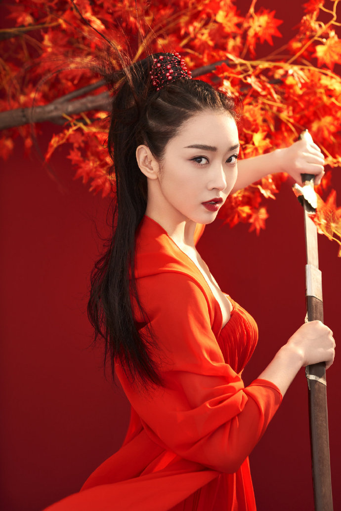 中国美女图片 江苏美女明星宣璐红衣女侠装图片 7