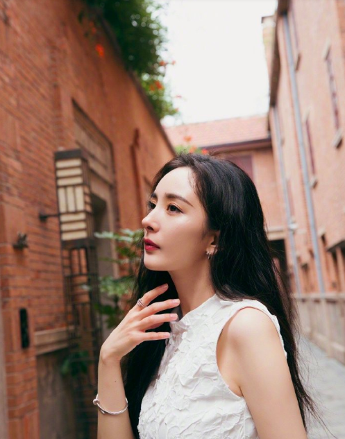 北京美女图片 女明星杨幂Akris 2019早秋连衣裙图片 2
