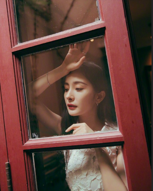 北京美女图片 女明星杨幂Akris 2019早秋连衣裙图片 3