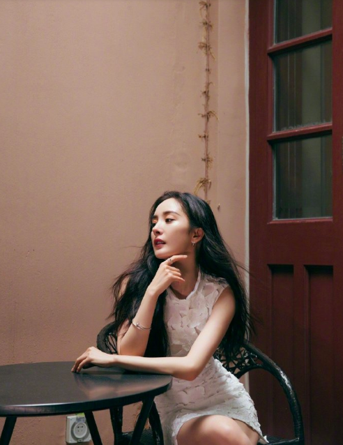 北京美女图片 女明星杨幂Akris 2019早秋连衣裙图片 5