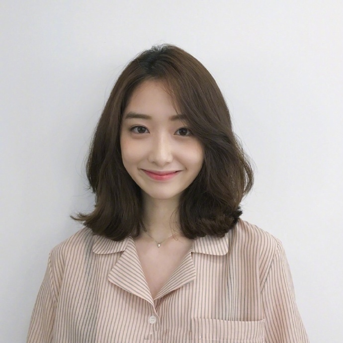 超减龄发型 中长发美女图片 3