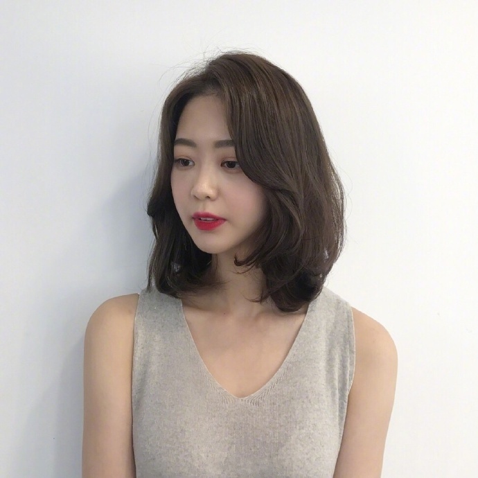 超减龄发型 中长发美女图片 8