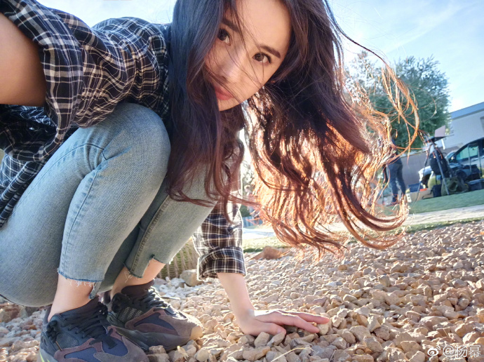 中国美女图片 大幂幂杨幂剪刀手自拍照图片 3