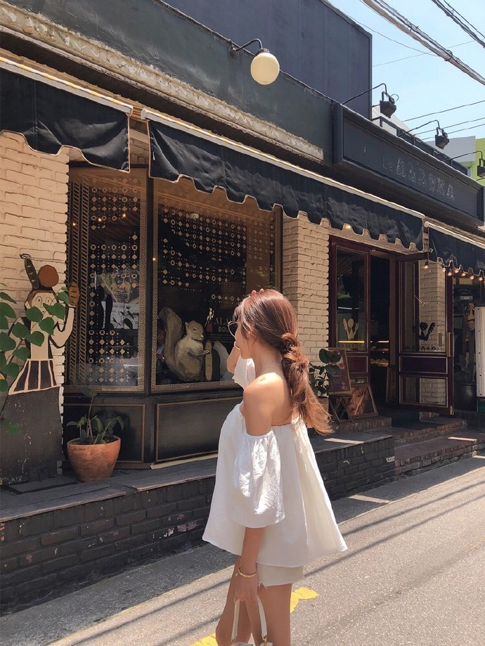 浓浓的女人味一字肩清纯美女图片 3