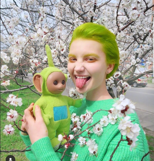 乌克兰美女图片 乌克兰女孩Katie Westwood彩虹发色 3