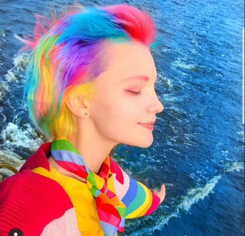 乌克兰美女图片 乌克兰女孩Katie Westwood彩虹发色 4