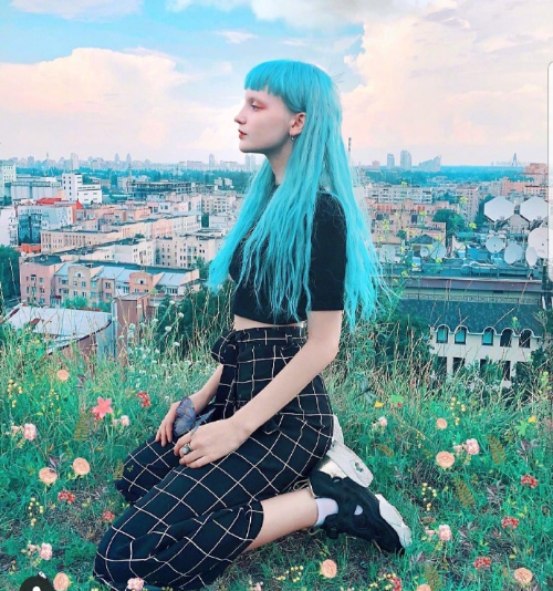 乌克兰美女图片 乌克兰女孩Katie Westwood彩虹发色 6
