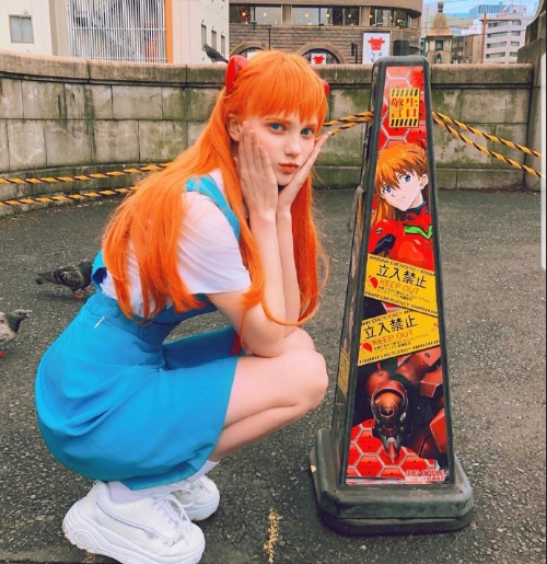 乌克兰美女图片 乌克兰女孩Katie Westwood彩虹发色 7
