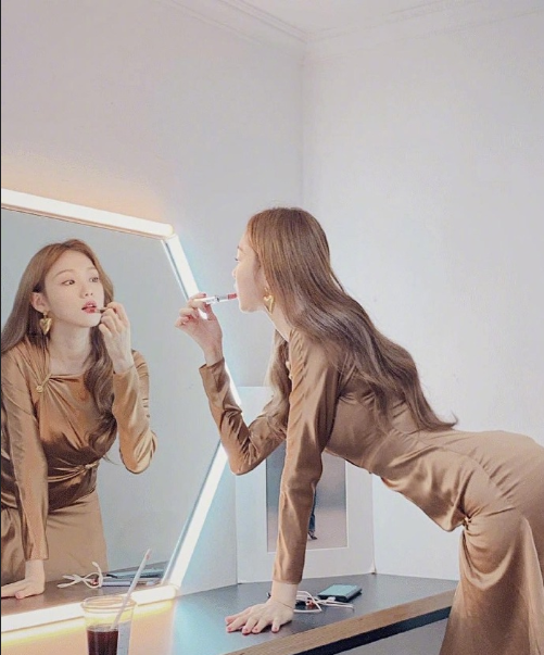 韩国美女图片 女演员李圣经ins私照图片 5